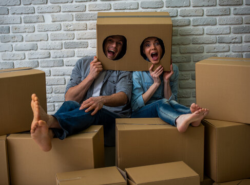 Funny Moving Couple.