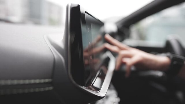 カーナビを操作する女性の手元 スローモーション
