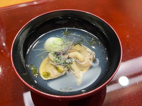 ハマグリと山菜のお吸い物