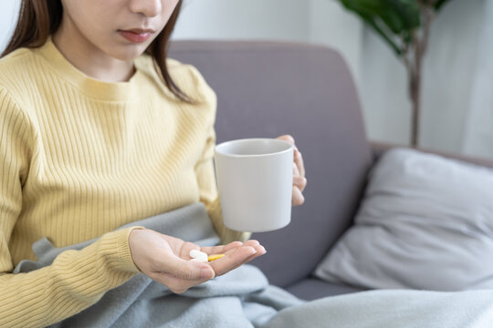 girl holding medicine and take medicine, pain, cure disease, sterilize, take vitamin, sedative, health care, Dietary supplement, medicine for medical treatment, tonic, daily dosage of medication