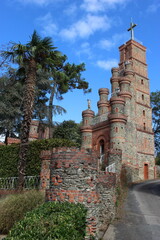 Sanctuaire de la Salette (La Rabatelière, Vendée) : la tour du Triomphe de la Croix (de biais) © Christophe Rubin
