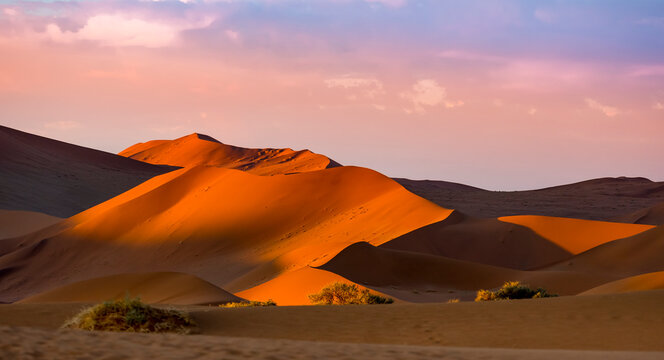 Namibia, Naukluft National Park, Namib Desert, Sossusvlei, Sand dunes at Dead Vlei in the evening