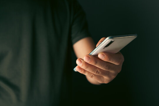man hand holding a smartphone