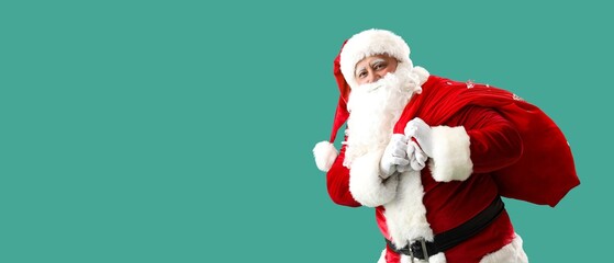 Obraz premium Santa Claus with bag full of Christmas gifts on green background with space for text