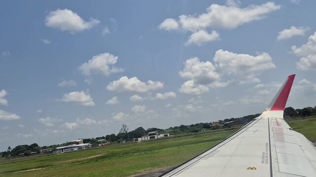 decolagem avi&atilde;o nuvens