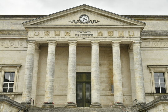 Le fronton du Palais de Justice d'Angoul&ecirc;me (Charente-France)