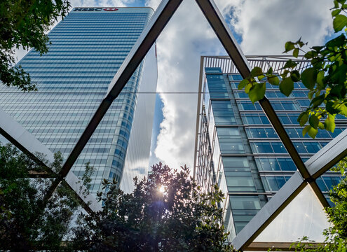 London. UK- September 23.2026. The HSBC tower, LSEG and Thomson Reuters offices view from the Crossrail Place Roof Garden, Canary Wharf.