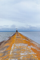 Fototapeta premium Portage Lower Entry Lighthouse Pier Amidst Cloudy Sky