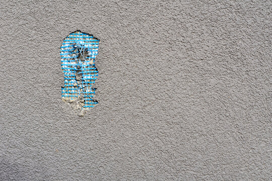 Bad work. Hole in the plastered wall from fallen plaster