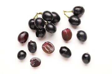 Naklejka premium Fresh ripe grapes on white background, flat lay