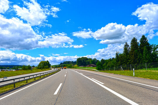 Fahrt auf der Autobahn A7 in Fahrtrichtung Z&uuml;rich vor der Ausfahrt Attikon, Thurgau/Z&uuml;rich, Schweiz