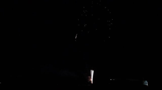 打ち上げ花火　夜空　夏