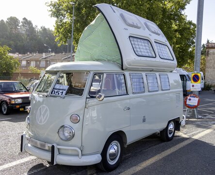 06-10-2024, Teruel, Spain, Dormobile splitscreen vw campervan, 1967 vw split screen camper van