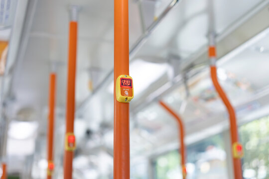 降車ボタン　バス　