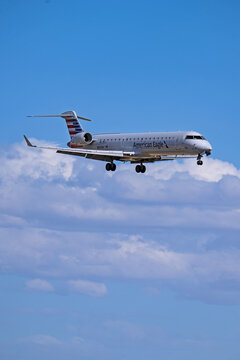 Sky Harbor Airport 4-26-2026 Phoenix AZ USAAmerican Eagle Bombardier CRJ700 N631SK arrival into runway 26 at Phoenix Sky Harbor Intl. Airport