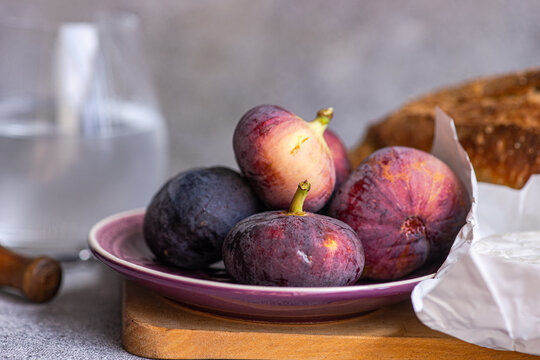 Fresh fig and brie cheese with sourdough bread
