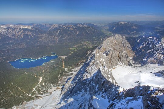 View from Zugspitze summit 2962m across the Riffelwand to Eibsee lake, Garmisch-Partenkirchen, Loisachtal, Werdenfelser Land, Upper Bavaria, Bavaria, Germany