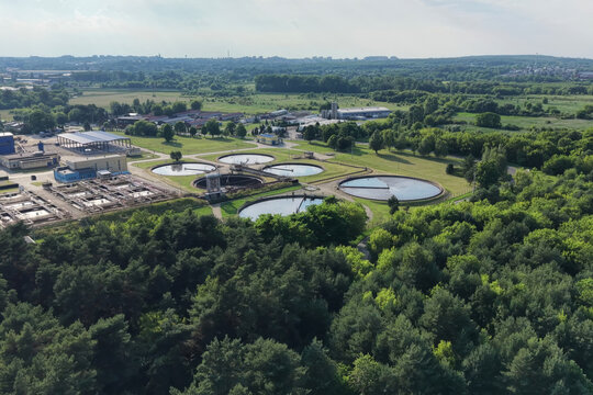 Large sewage treatment facility with clarifiers and filtration systems