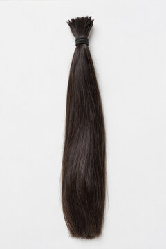 ヘアドネーション用にカットされ綺麗に束ねられた長い人毛の毛束