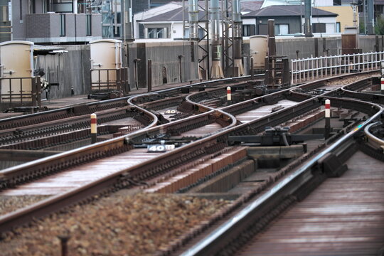 Railway track junction points with multiple train tracks