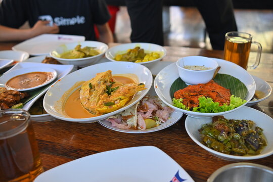 Gulai Kapalo Lauak, is a rich, spicy West Sumatran delicacy featuring a large fish head (typically red snapper or sea fish) simmered in a golden coconut milk broth infused with traditional aromatics l