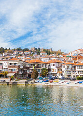 Obraz premium Ohrid old town waterfront beneath the hilltop Samuel's Fortress