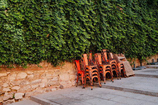 Sillas en la calle, Madrid