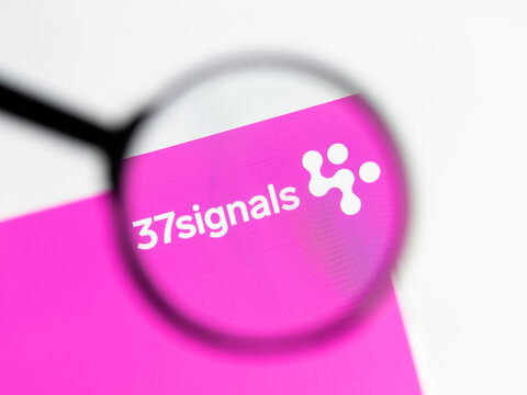 Milan, Italy 2026, 15 AGO Closeup of 37signals com website page on a laptop screen. Focus on 37signals com logo under a magnifying glass.
