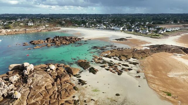 Magnifique paysage de la c&ocirc;te de granit rose  &agrave; Tr&eacute;gastel