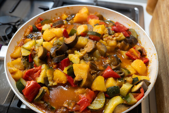 A rich and aromatic summer vegetable stew typical of Southern Italy: ciambotta.
