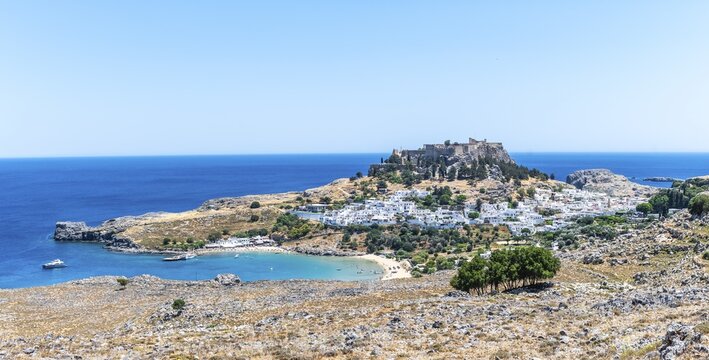 View of the Acropolis of Lindos, ancient citadel on a cliff, Lindos, Rhodes, Dodecanese, Greece