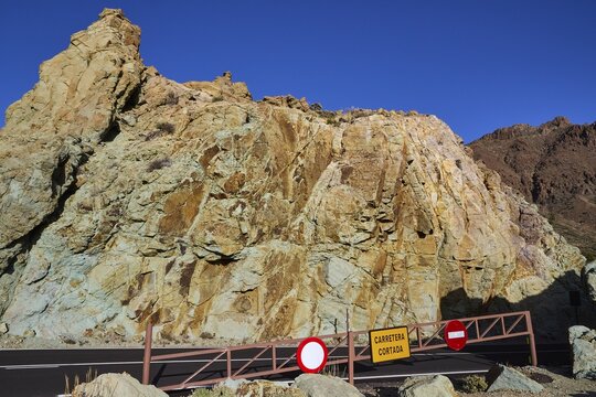 Mirador Azulejos II, blocked road in front of impressive rock faces under clear sky, Teide, Parque Nacional del Teide, Teide National Park, volcano, volcanism, UNESCO World Heritage Site, Tenerife, Canary Islands, Spain