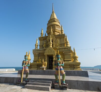 Chedi Laem Sor Pagoda, Ko Samui, Thailand