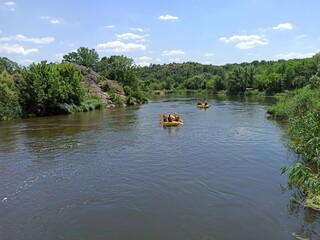 canoe on river © Анастасія Шеремет