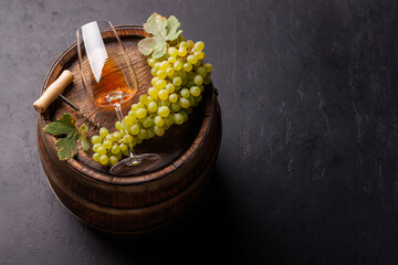 Fototapeta premium Wine tasting scene with corkscrew and vineyard grapes