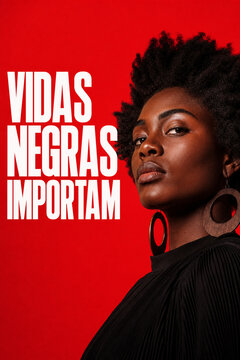 Retrato de uma mulher negra com mensagem antirracista em fundo vermelho vibrante.