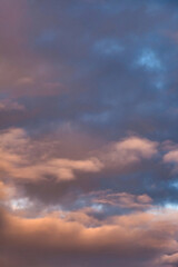 Obraz premium Stunning Sunset Sky With Soft Clouds, Perfect for High-Quality Displays