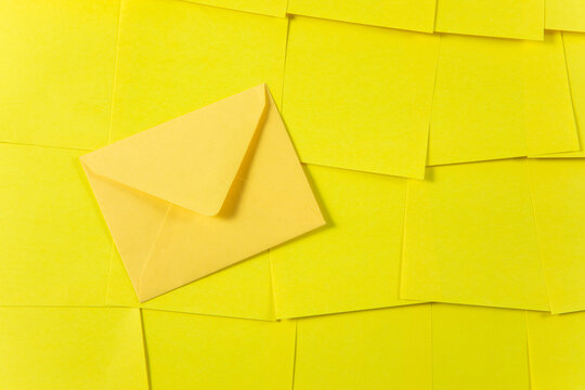 yellow post it with envelope