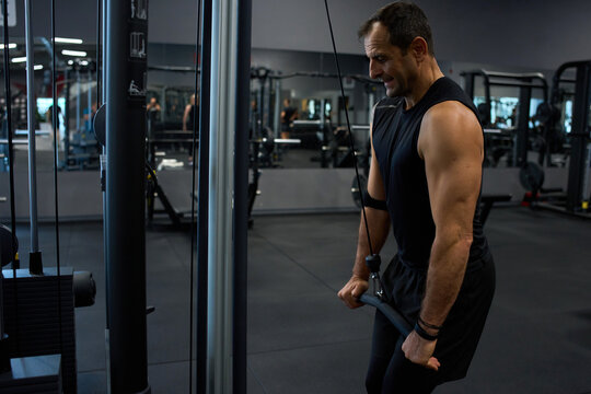 Man doing triceps pushdown