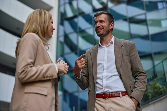 Business colleagues having a dynamic outdoor discussion