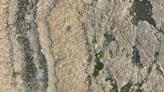 Vue a&eacute;rienne d'un r&eacute;cif majestueux et graphique pour illustration nature sauvage paysage de mer et rochers