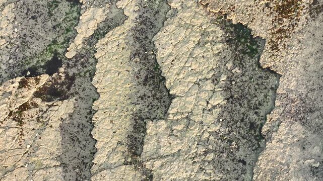 Vue a&eacute;rienne d'un r&eacute;cif majestueux et graphique pour illustration nature sauvage paysage de mer et rochers