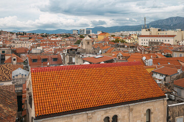 Obraz premium High angle view of Split historical city center with stone houses and terracotta rooftops, Dalmatia, Croatia