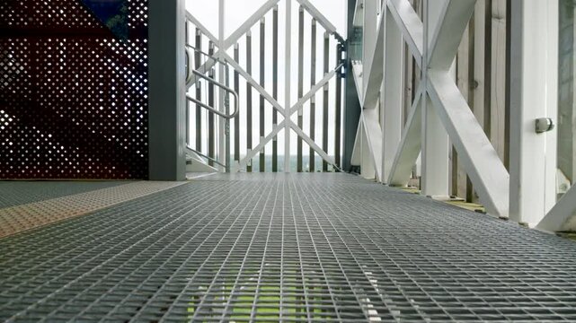 Metal mesh floor and structure of observation tower