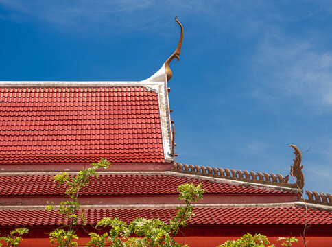 Gable apex on the gable of the temple roof