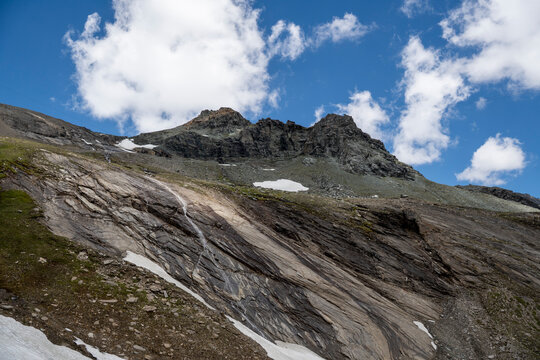 Blanker Felsen s&auml;umt den Aufstieg zur St&uuml;dlh&uuml;tte