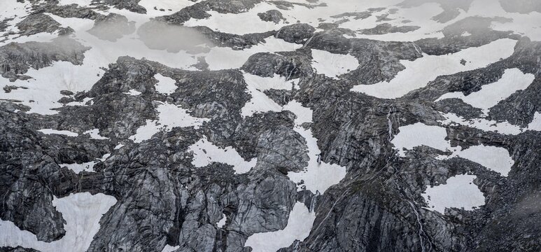Snowfields in rock, high alpine landscape, Zillertal Alps, Zillertal, Tyrol, Austria