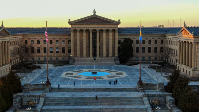 Aerial view of the Philadelphia Museum of Art with neoclassical architecture, grand steps, and a central fountain in the courtyard in Philadelphia, Pennsylvania, United States.