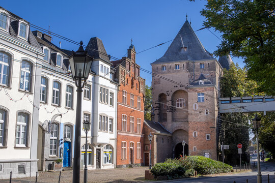 Obertor &ndash; mittelalterliches Stadttor in Neuss, Nordrhein-Westfalen