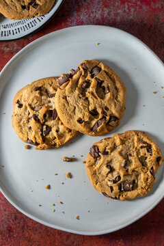 Chocolate chip cookies on a white ceramic plate 